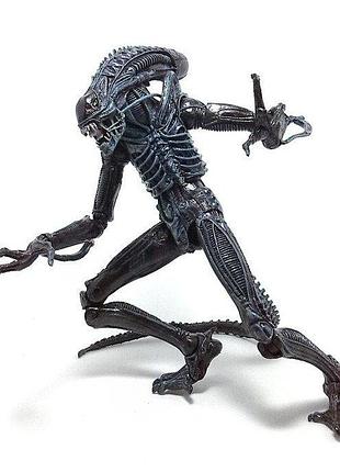 Чужой (alien-warrior) (шарнир) 3