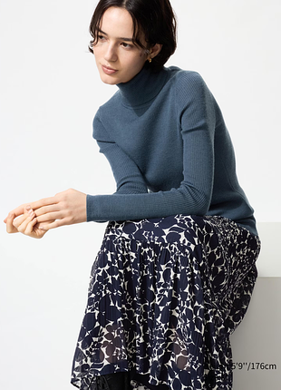 Водолазка свитер в рубчик из мериносовой шерсти uniqlo