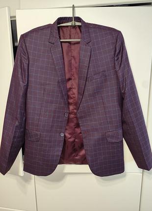 Мужской пиджак от бренда armani.