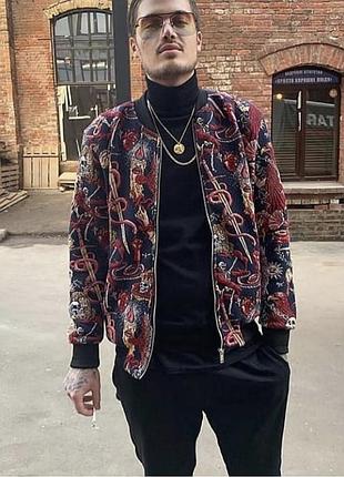 Мужской бомбер zara в готическом стиле
