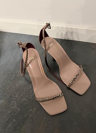 Жіночі босоніжки zara