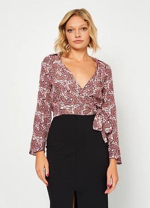 Stradivarius • блуза на запах з принтом