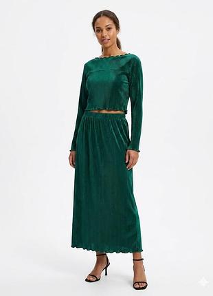 Женский зеленый костюм с кроп-топом и юбкой макси из фактурной ткани shein