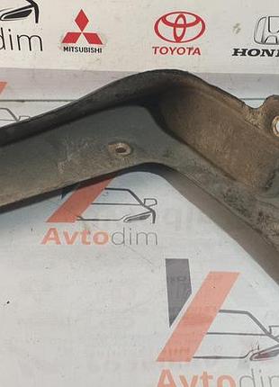 Бризговики передній правий 7662105020 toyota avensis t22 1.8 бензин