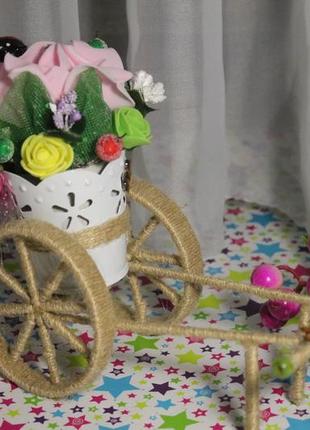 Візок з квітами, декор ручної роботи