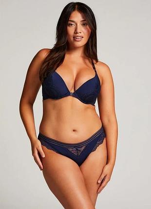 Ніжні трусики бразиліани в темно-синьому кольорі від бренду hunkemoller