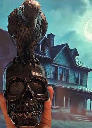 Статуетка «ворон на черепі». череп. ворон. алтарь. талисман. оберег. готика.