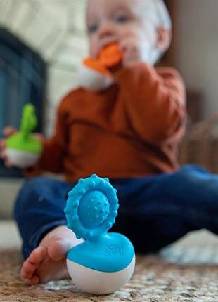 Прорезыватель-неваляшка fat brain toys dimpl wobl голубой (fa217-4)