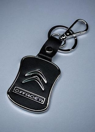 Брелок с логотипом авто citroen, карабин и кольцо, металический со вставками натуральной кожи