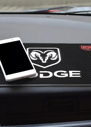 Антискользящий коврик на панель авто dodge (додж)