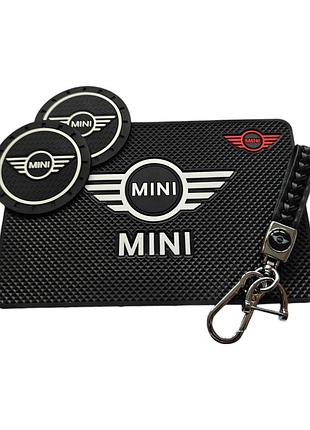 Комплект mini брелок та килимки в авто.