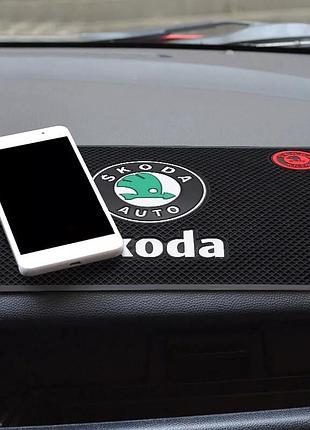 Антискользящий коврик на панель авто skoda (шкода)