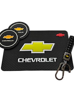 Комплект chevrolet антискользящие коврики и брелок в авто