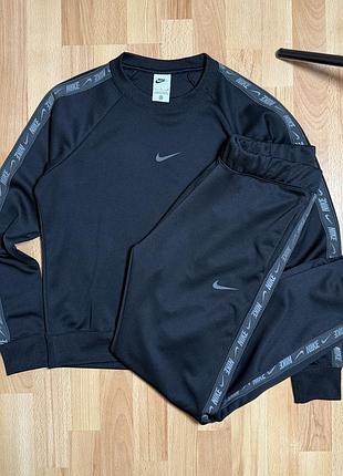 Женский спортивнй костюм nike р.s-m