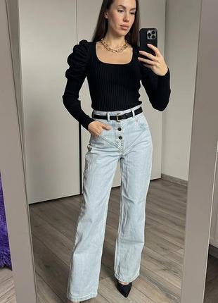 Гарний джемпер із буфами