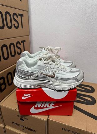 Nike initiator phantom white beige