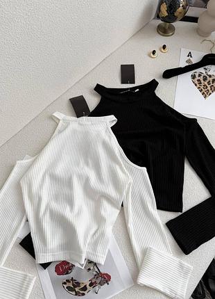 Лонгслів з вирізами на плечах в рубчик чорний білий лонг жіночий