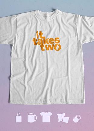 Футболка с принтом it takes two s біла