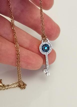 Подвеска ключ с цепочкой с камнями цирконами.