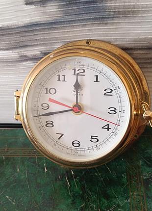 Часы корабельные кварцевые фирмы schats производство зап германия 60-70 года латунный корпус в очень хорошем состоянии все целое и работают