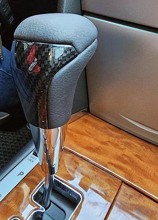 Ручка кпп (черная кожа -2026 карбон) для toyota land cruiser 200 2007-2021 гг