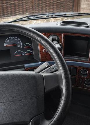 Накладки на панель 2002-2008 (под дерево) для volvo fh