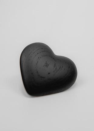 Деревянная детская мебельная ручка-кнопка из дуба heart сердце 60×55 мм, черный дуб