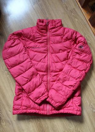 Яркий пуховик плотный mammut