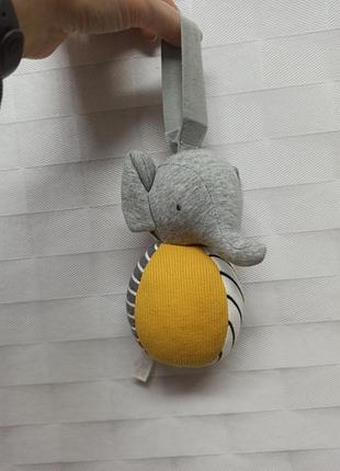 Развивающая игрушка колокольчиков слон Едди. погремушка mamas &amp; papas eddie elephant.