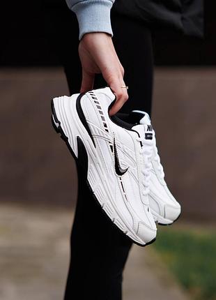 Nike initiator white black 3