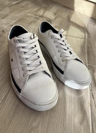 Кросівки tommy hilfiger essential 40 розмір білі шкіра