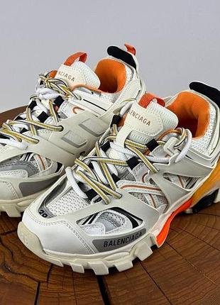 Track beige orange