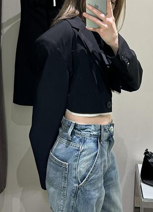 Вкороченний піджак-жакет чорний bershka з ґудзиком