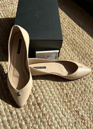 Шкіряні жіночі балетки patrizia pepe (оригінал), розмір 37, устілка 24 см, беж