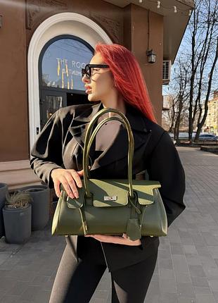 Сумка оливкова багет трендова жіноча сумочка з екошкіри на плече тренд сезону