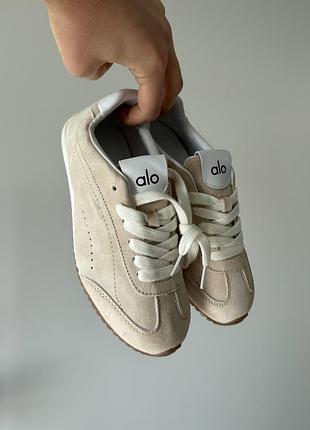 Стильні жіночі кросівки alo yoga sunset sneaker beige бежеві