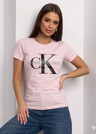 Футболка calvin klein.