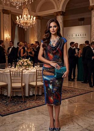 Платье бренда ted baker с ярким принтом.
замеры: пог -48 см;пот-38см; длина изделия от шеи 112 см.