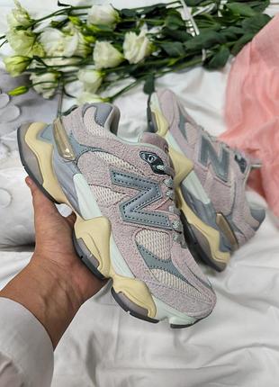 Трендові жіночі кросівки new balance 9060 december sky брудно-рожеві з сірим