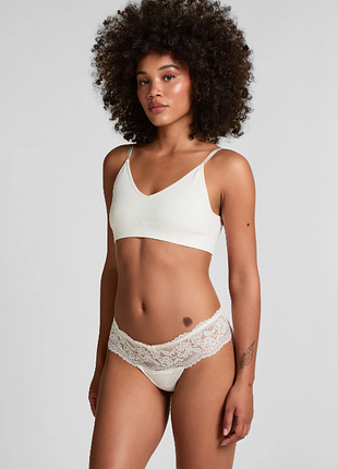 Арт.2172 трусики женские стринги с кружевом hunkemöller.