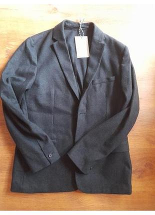 Пиджак, марка h&amp;m. p.48/50(m/l). полушерст, привезенная из австрии
плечи 45,5
рукав 64,5
долж 75,5
под
пашки 55
талия 50
