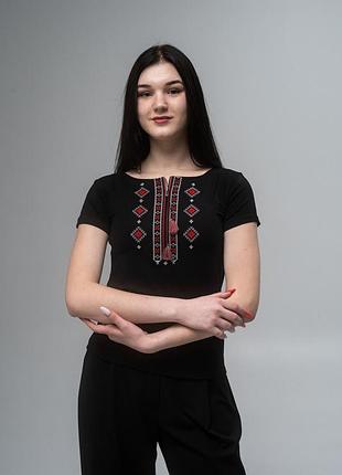 Дивовижна вишита жіноча футболка 2xl
