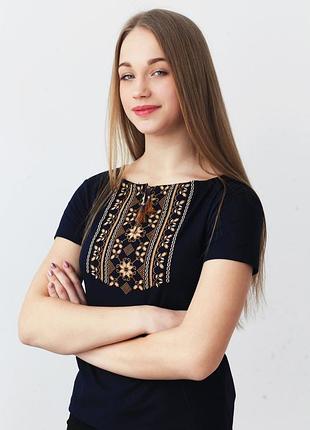 Прекрасна літня вишита жіноча футболка а-21