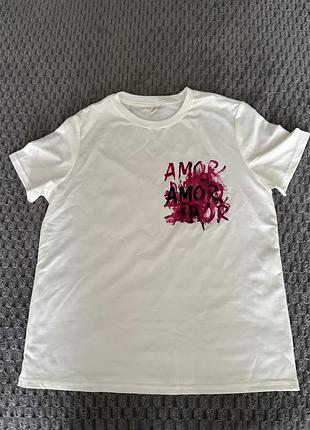 Футболка з надписом amor