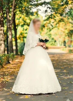 Весільна сукня айворі, розмір m, пишна