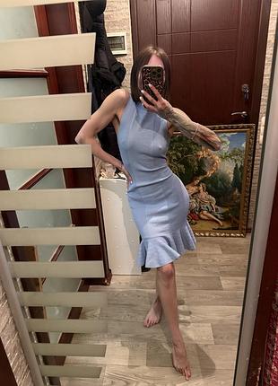 Голубое платье