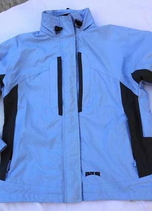 Голубая ветровка. athletic wear.