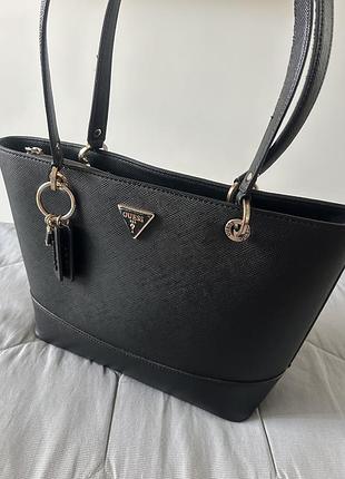 Сумка-шопер від бренду guess