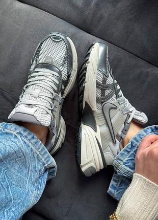 Кросівки nike v2k runtekk pur platinum wolf grey