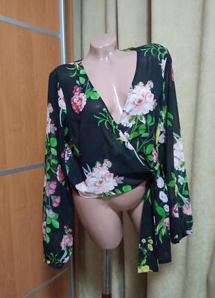 Коротка шифонова блузка з пишним рукавом у квітковий принт накидка на запах з бантом